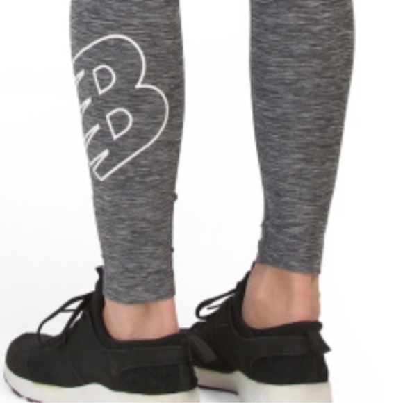 EUC Women’s Medium (27” X 27”) New Balance Graphic Logo Leggings/Tights In Grey - Picture 7 of 12